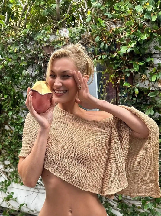 Knitwear Reinvented: The Bold Textures & Sculptural Silhouettes Dominating Fall 2025