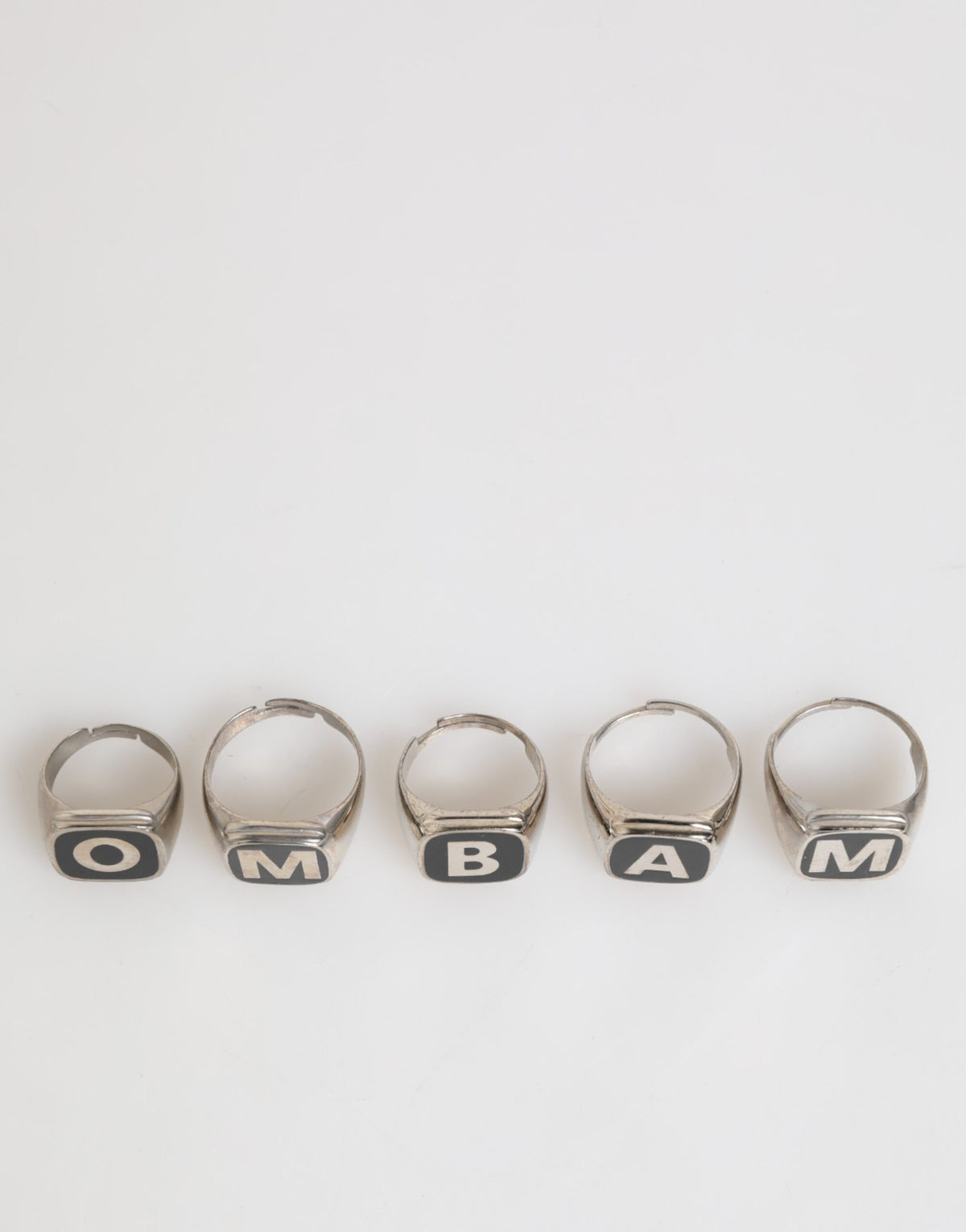 Dolce & Gabbana 5-delars justerbart ringset med bokstäver i silverfärgad mässing